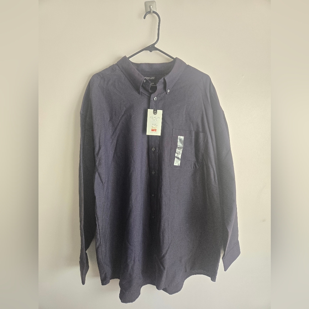 Van Heusen Big & Tall Button Down Shirt. NWT